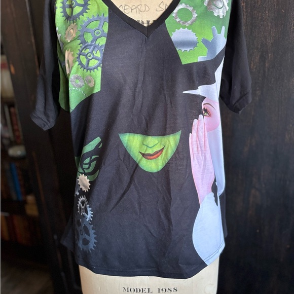 WICKED Elphaba Wear by Merch-Kin’s of OZ -Youth 4X =L Witch Faces on Black Shirt - Picture 3 of 9